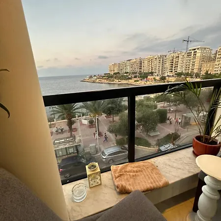 Seafront Spacious Family With Balcony