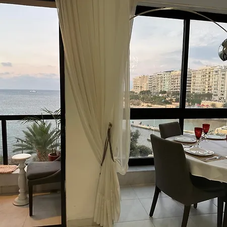 Seafront Spacious Family With Balcony Appartamento Sliema