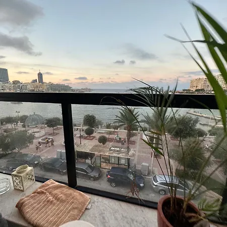 Seafront Spacious Family With Balcony Sliema
